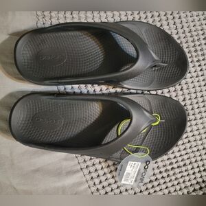 NEW!!! OOFOS Black Men's Sandals